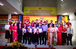 Giáo viên Tập đoàn GDQT Nam Việt vinh dự đứng vào hàng ngũ của Đảng 
